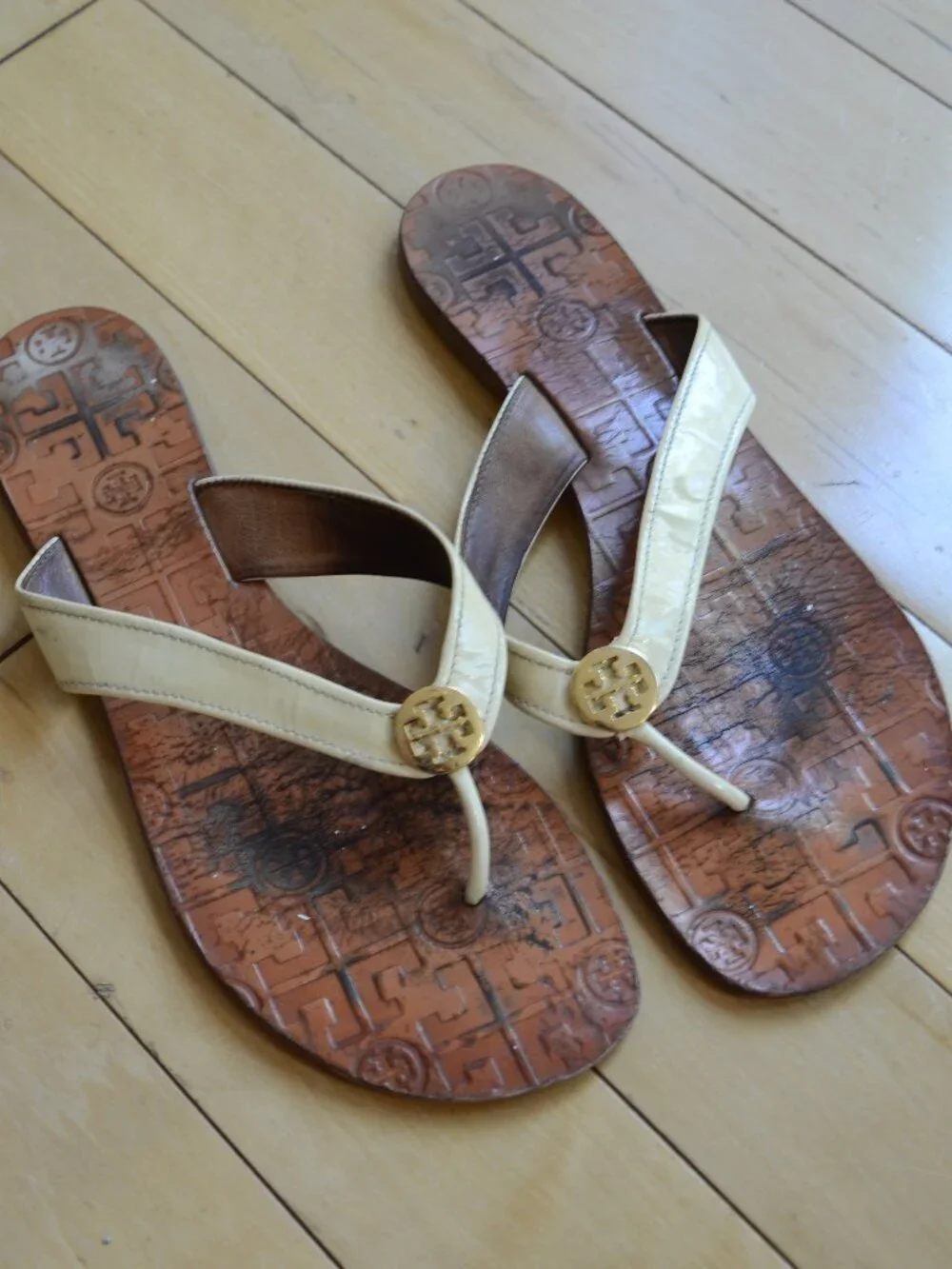 Tory Burch Thora Beige Leather Gold Logo Thong Flat Sandals Size 11M